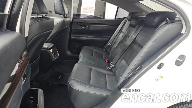 Lexus ES300h Supreme XV60 2016 — фото 12