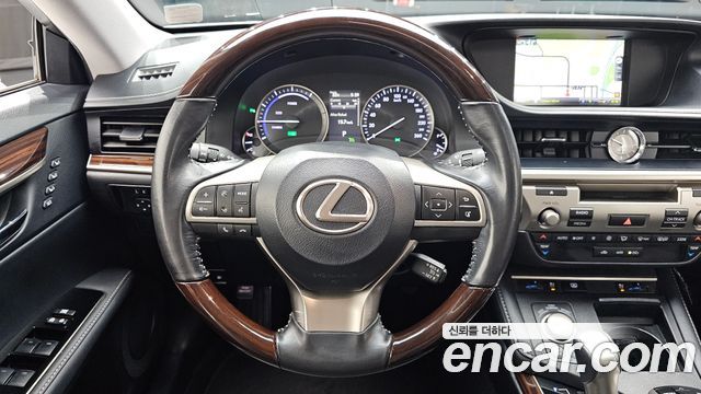 Lexus ES300h Supreme XV60 2016 — фото 13