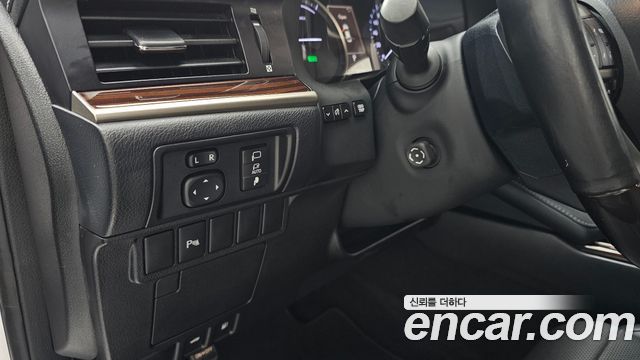 Lexus ES300h Supreme XV60 2016 — фото 16