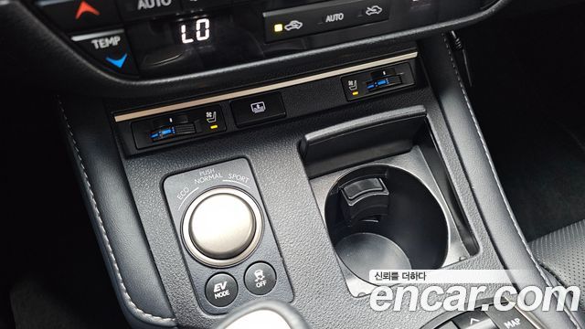 Lexus ES300h Supreme XV60 2016 — фото 19