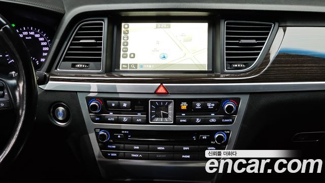 Genesis G80 3.3 GDI AWD Luxury 2017 — фото 14