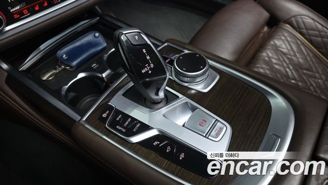 BMW 7 Series (G11) 740Li xDrive Design Pure Excellence 2020 — фото 9