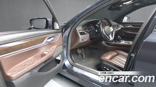 BMW 7 Series (G11) 740Li xDrive Design Pure Excellence 2020 — фото 10