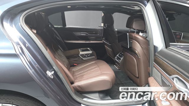 BMW 7 Series (G11) 740Li xDrive Design Pure Excellence 2020 — фото 12