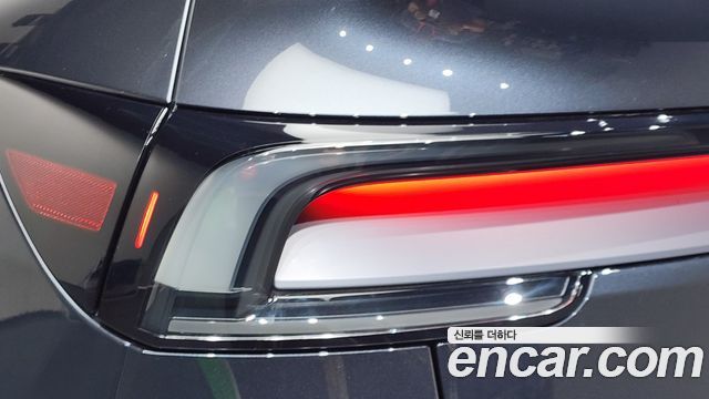Tesla Model Y Long Range AWD 2025 — фото 22