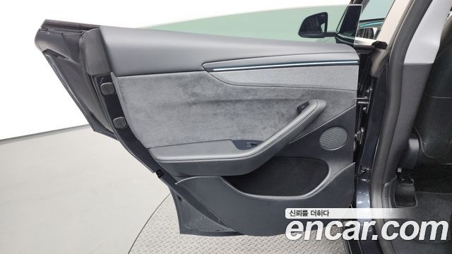 Tesla Model Y Long Range AWD 2025 — фото 24