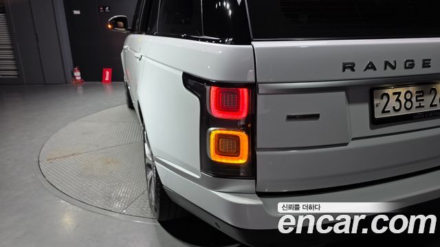 Land Rover Range Rover (IV) 4.4 SDV8 AB LWB DIESEL 2019 — фото 23