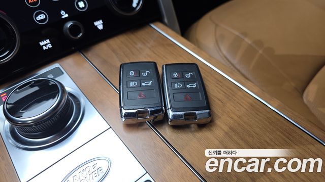 Land Rover Range Rover (IV) 4.4 SDV8 AB LWB DIESEL 2019 — фото 31