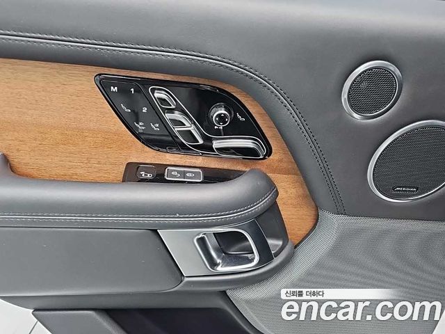 Land Rover Range Rover (IV) 4.4 SDV8 AB DIESEL 2018 — фото 17