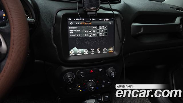 Jeep Renegade 2.4 Limited 2019 — фото 18