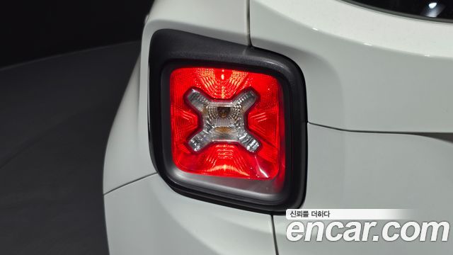Jeep Renegade 2.4 Limited 2019 — фото 29