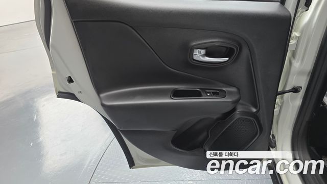 Jeep Renegade 2.4 Limited 2019 — фото 31