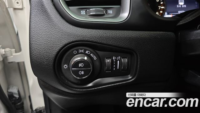 Jeep Renegade 2.4 Limited 2019 — фото 33