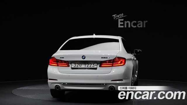 BMW 5 Series (G30) 520d xDrive Luxury Plus 2019 — фото 4