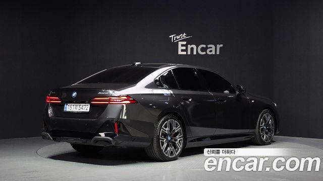 BMW 5 Series (G60) 530e xDrive M Sport Pro 2025 — фото 2