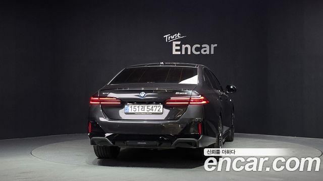 BMW 5 Series (G60) 530e xDrive M Sport Pro 2025 — фото 4