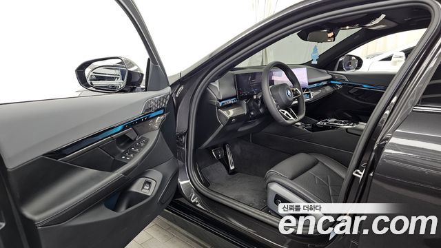 BMW 5 Series (G60) 530e xDrive M Sport Pro 2025 — фото 10