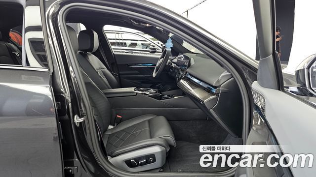 BMW 5 Series (G60) 530e xDrive M Sport Pro 2025 — фото 11