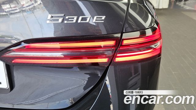 BMW 5 Series (G60) 530e xDrive M Sport Pro 2025 — фото 23