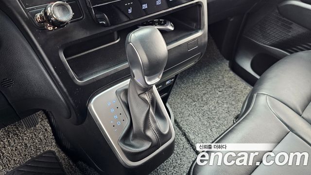 Hyundai Staria Tourer 11-Seater Modern 2022 — фото 9
