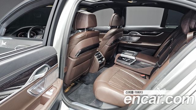 BMW 7 Series (G11) 740i M Sport 2020 — фото 11