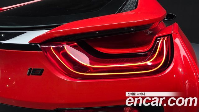 BMW i8 Coupe 2015 — фото 29
