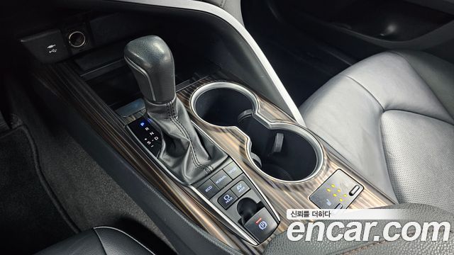 Toyota Camry (XV70) 2.5 XLE Hybrid 2019 — фото 9