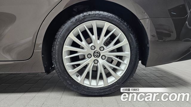 Toyota Camry (XV70) 2.5 XLE Hybrid 2019 — фото 27