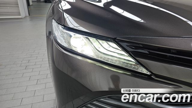 Toyota Camry (XV70) 2.5 XLE Hybrid 2019 — фото 28
