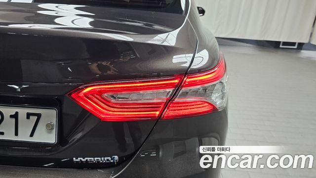 Toyota Camry (XV70) 2.5 XLE Hybrid 2019 — фото 29