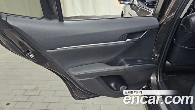 Toyota Camry (XV70) 2.5 XLE Hybrid 2019 — фото 31