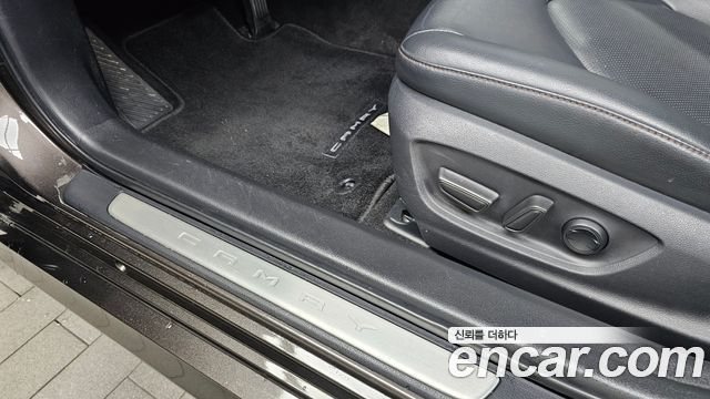 Toyota Camry (XV70) 2.5 XLE Hybrid 2019 — фото 38