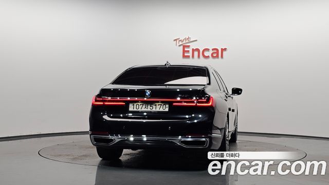 BMW 7 Series (G11) 740i Design Pure Excellence 2021 — фото 4