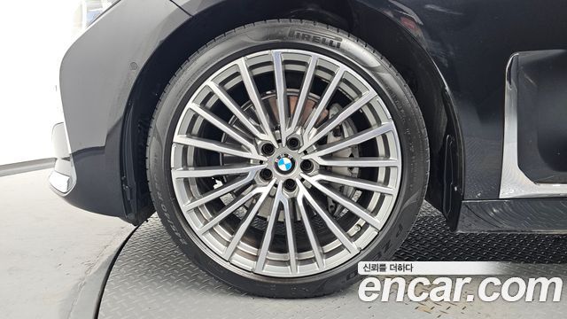BMW 7 Series (G11) 740i Design Pure Excellence 2021 — фото 5