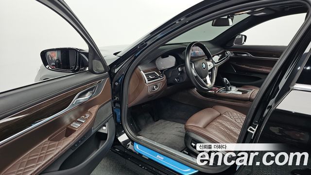 BMW 7 Series (G11) 740i Design Pure Excellence 2021 — фото 10