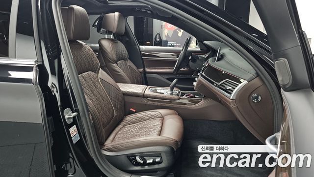 BMW 7 Series (G11) 740i Design Pure Excellence 2021 — фото 11
