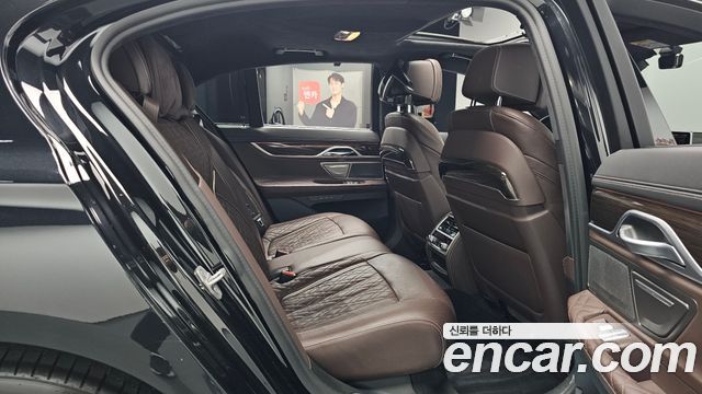 BMW 7 Series (G11) 740i Design Pure Excellence 2021 — фото 12