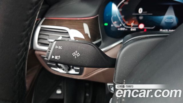 BMW 7 Series (G11) 740i Design Pure Excellence 2021 — фото 16