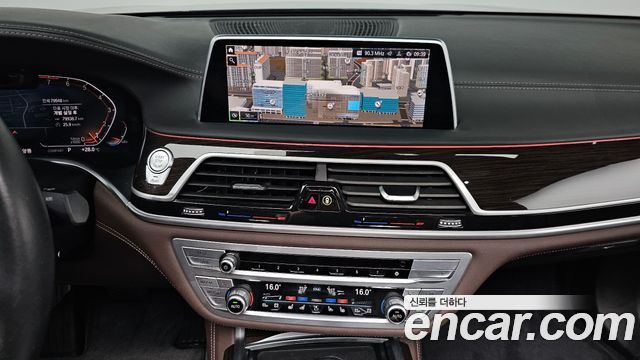 BMW 7 Series (G11) 740i Design Pure Excellence 2021 — фото 17