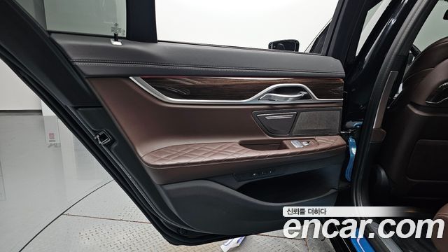 BMW 7 Series (G11) 740i Design Pure Excellence 2021 — фото 25