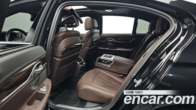 BMW 7 Series (G11) 740i Design Pure Excellence 2021 — фото 26