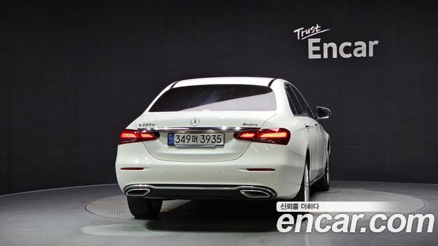 Mercedes-Benz E-Class (W213) E220d 4MATIC Exclusive 2023 — фото 4