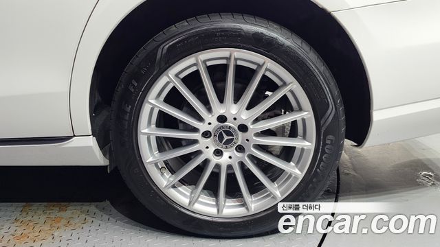 Mercedes-Benz E-Class (W213) E220d 4MATIC Exclusive 2023 — фото 27