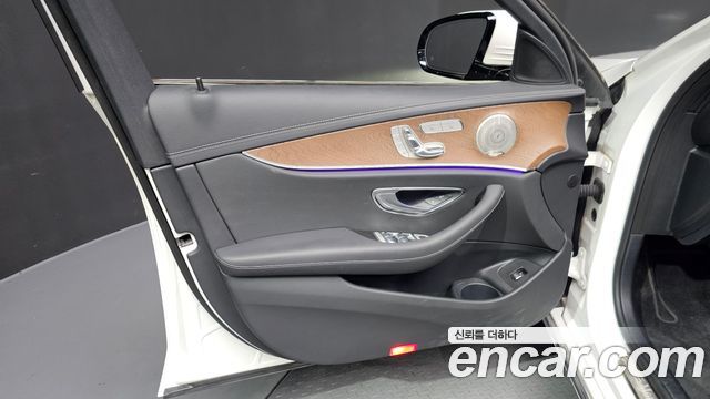 Mercedes-Benz E-Class (W213) E220d 4MATIC Exclusive 2023 — фото 30