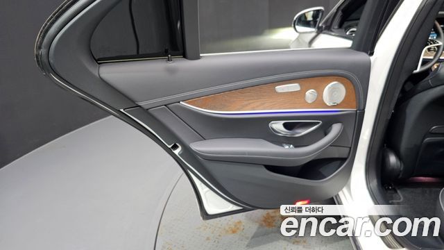 Mercedes-Benz E-Class (W213) E220d 4MATIC Exclusive 2023 — фото 31