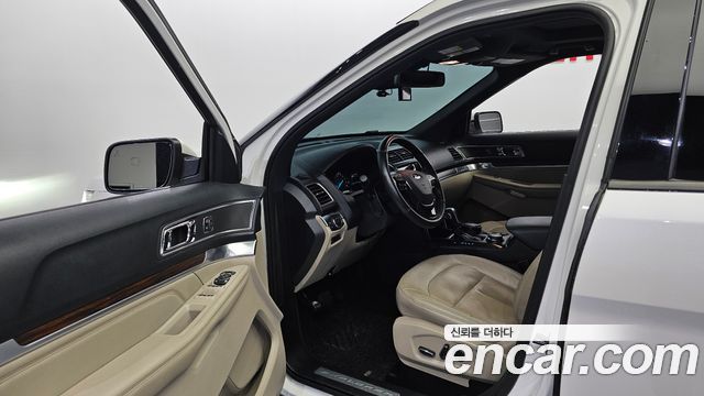 Ford Explorer 2.3 Limited 4WD 5th 2018 — фото 10