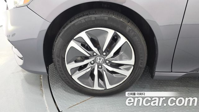 Honda Accord (X) 2.0 Hybrid Touring 2019 — фото 5