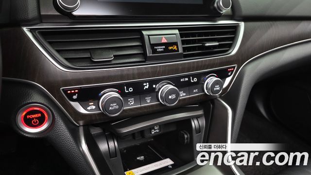 Honda Accord (X) 2.0 Hybrid Touring 2019 — фото 19