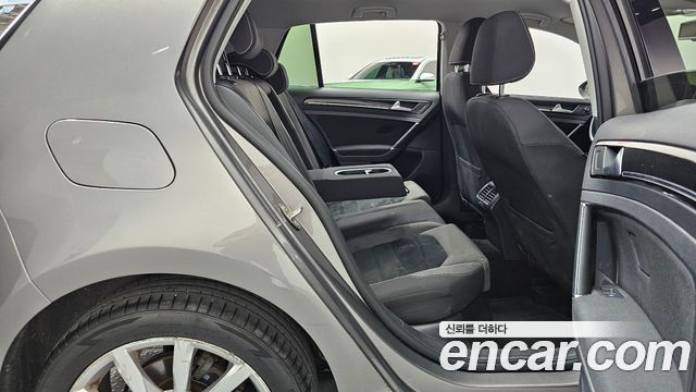 Volkswagen Golf (VII) 1.6 TDI 2015 — фото 11