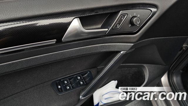 Volkswagen Golf (VII) 1.6 TDI 2015 — фото 16